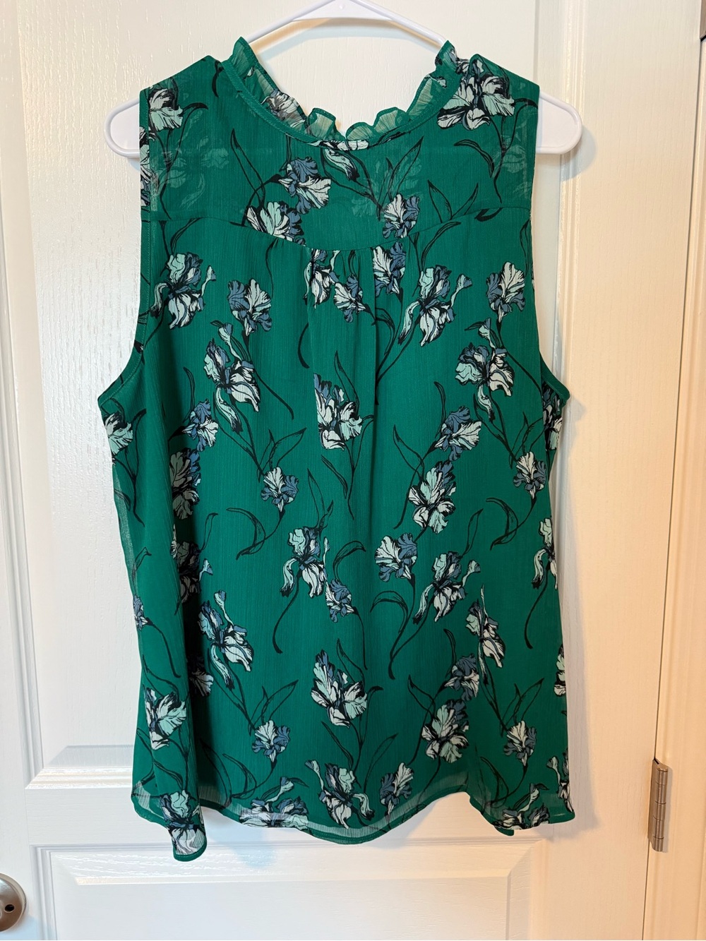 LOFT Emerald Green Floral Ruffled V-Neck Sleeveless Top - Picture 3 of 3